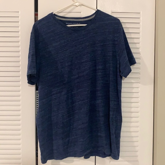 Banana Republic navy blue men’s t-shirt